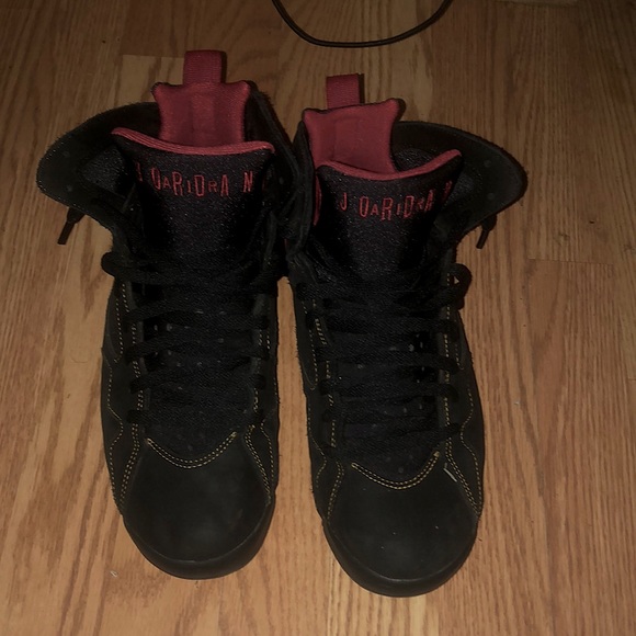 Jordan’s 8s size9
